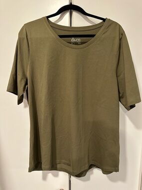D&Co. Large Like New Olive Short-Sleeve Crew Neck Tee